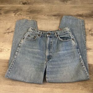 Mid light wash vintage 532 levi’s cropped mom jeans